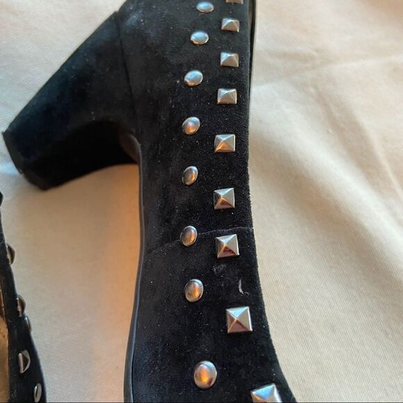 Kenneth Cole reaction heels with metal studs size 8, suede - Picture 7 of 11